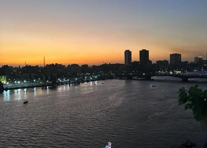 شقه فندقيه عائليه اطلاله على النيل بانوراما